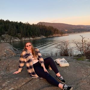 Meet your Posher, Laura